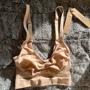 Skims Everyday Sculpt Bralette in color Mica